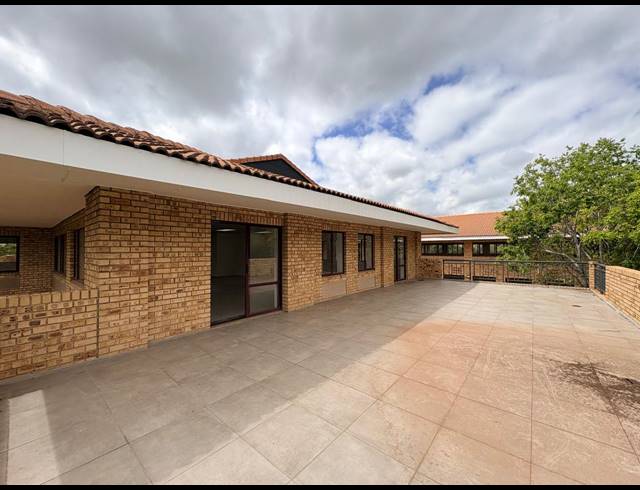279M² OFFICE TO LET IN VORNA VALLEY